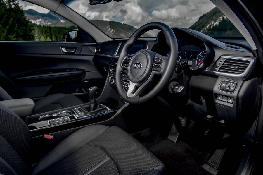 Интерьер Kia Optima Sportswagon EcoDynamics 2016 года  (UK) (фото 25 из 30)